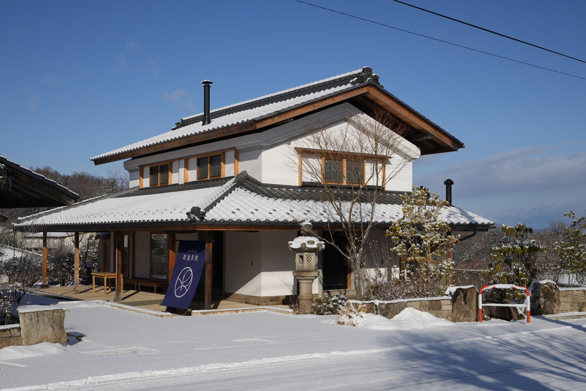 雪景色の中に佇む、布流久佐